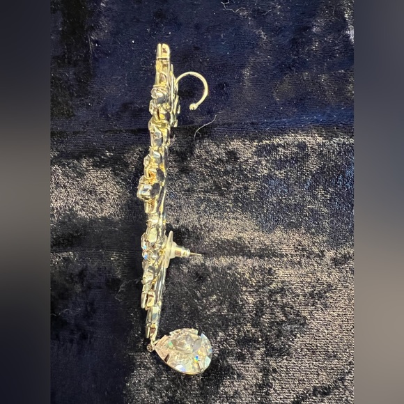 Crystal cuff earrings - Picture 3 of 5